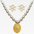 Surat Diamond : Get 77% off Gemstone Jewellery Hamper Orders