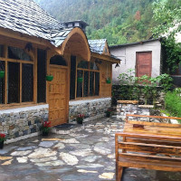 MakeMyTrip Homestays: Pay ₹ 8,900 / Night off Lavish Rooms in Cottage at Deorhi Orders