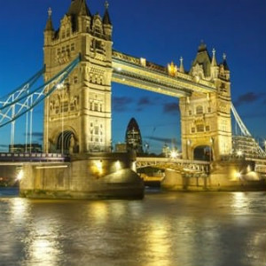 Emirates: From ₹ 45,500 / ₹ 120,450 on Economy / Business Class LONDON Return Bookings